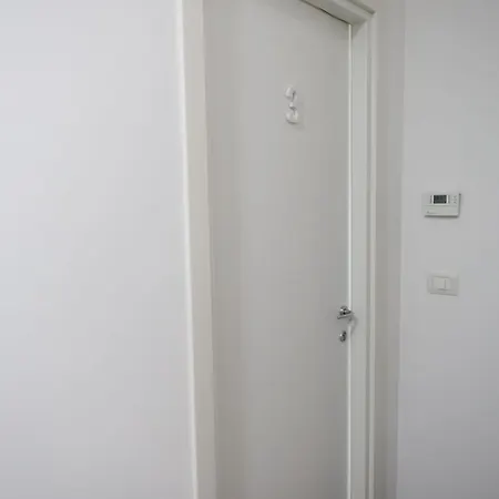 Πανσιόν Airport Grey 3*