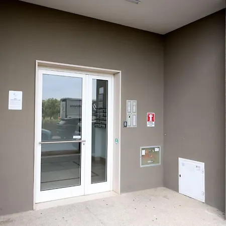 Πανσιόν Airport Grey 3*